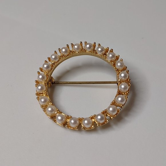 Cute Round Faux Pearl Brooch - Picture 1 of 11